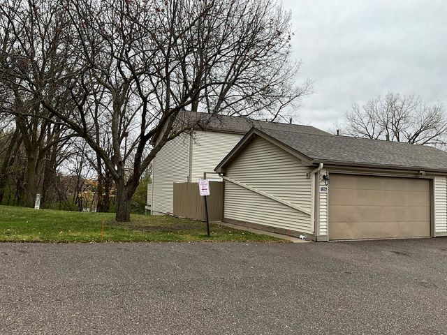6672 Gretchen Lane N, Oakdale, listed and sold by Home Match Realty