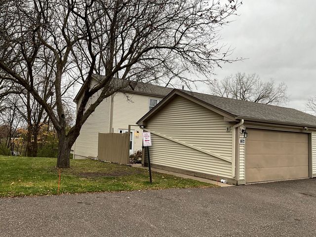 6672 Gretchen Lane N, Oakdale, photo 2
