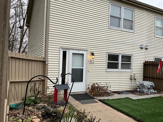 6672 Gretchen Lane N, Oakdale, photo 3