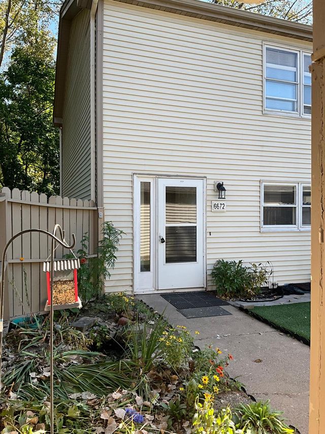 6672 Gretchen Lane N, Oakdale, photo 5