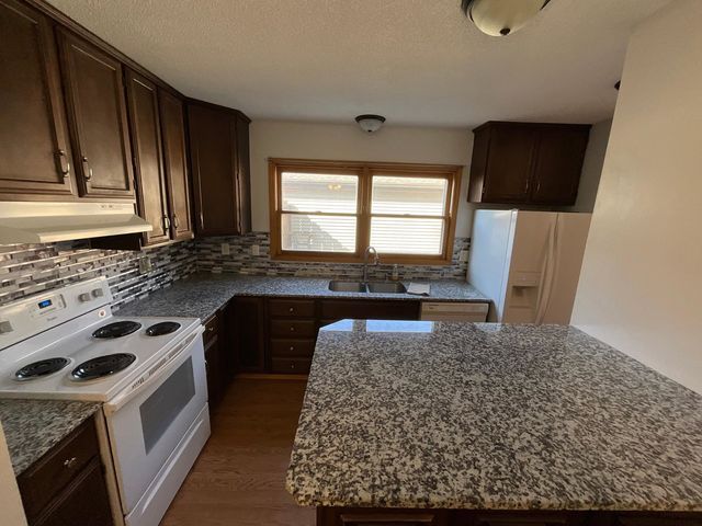 6672 Gretchen Lane N, Oakdale, photo 6